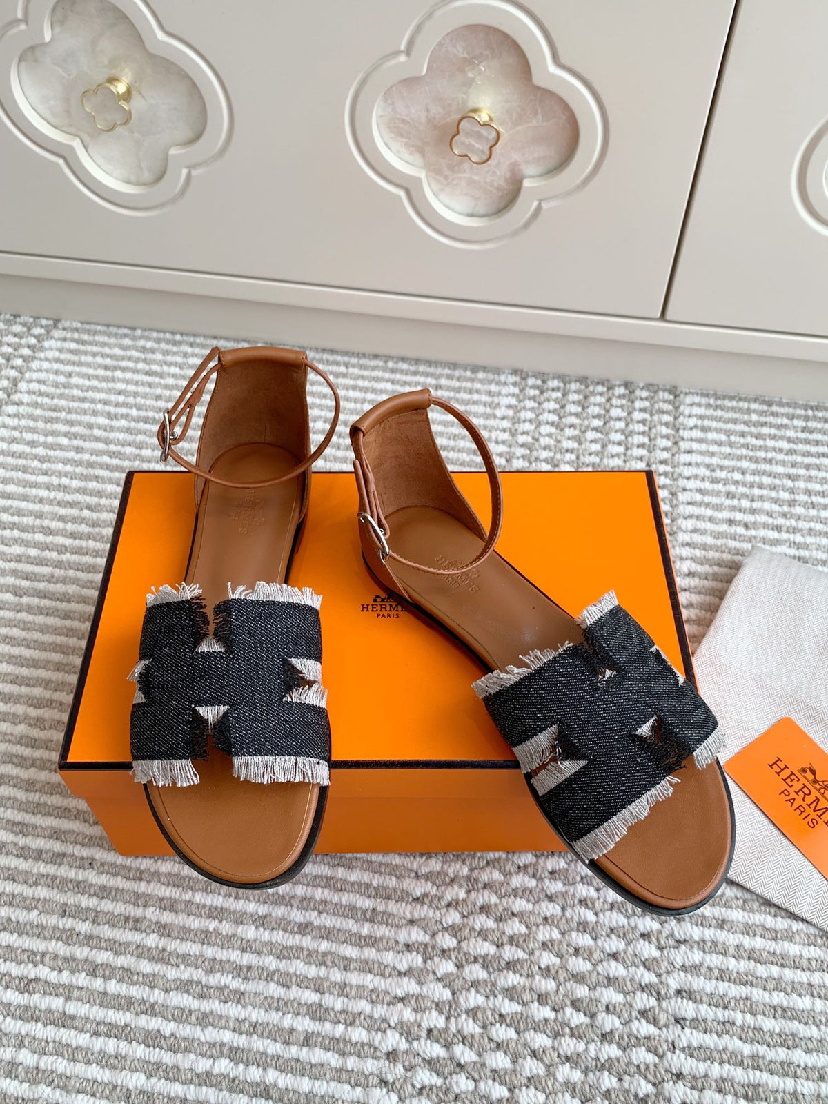 Hermès Santorini Classic H Flat Sandals