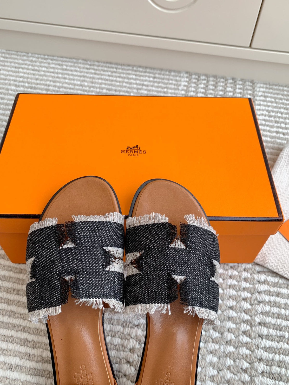 Hermès Santorini Classic H Flat Sandals