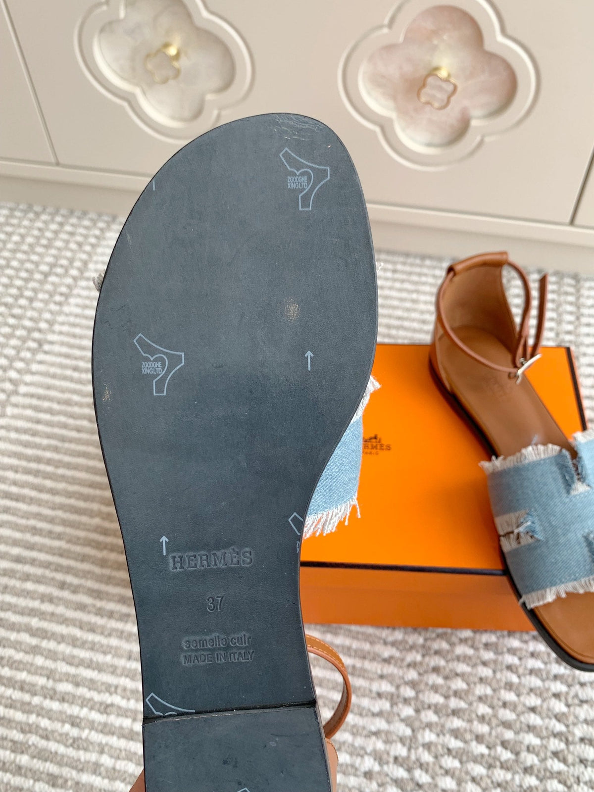 Hermès Santorini Classic H Flat Sandals