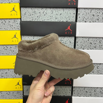 UGG Platform Low-Cut Snow Boots